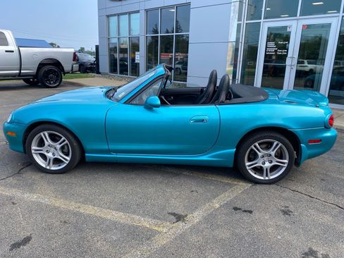 Used 2003 MAZDA MX-5 Miata RWD image 2