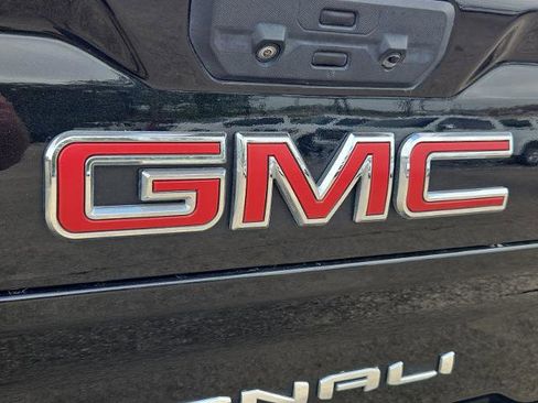 Certified 2023 GMC Sierra 2500 Denali w/ Denali Black Diamond Edition image 32