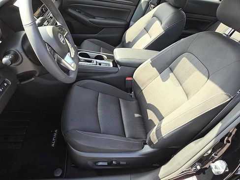 Used 2024 Nissan Altima 2.5 SV w/ SV Premium Package image 2