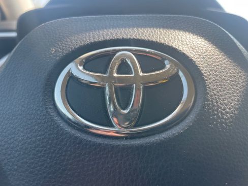 Used 2021 Toyota Corolla LE image 20