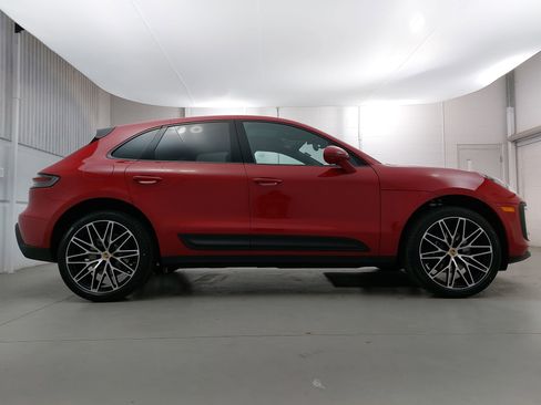 New 2026 Porsche Macan image 8