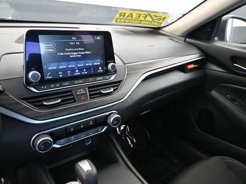 Used 2025 Nissan Altima 2.5 SV image 21