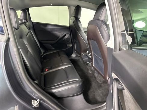 Used 2021 Tesla Model Y Long Range image 26