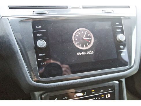 Used 2024 Volkswagen Tiguan SE R-Line image 18