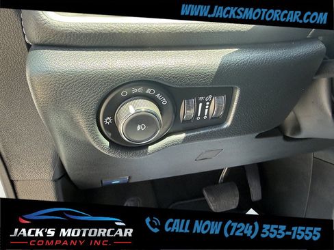 Used 2026 Chrysler Pacifica Limited FWD image 21