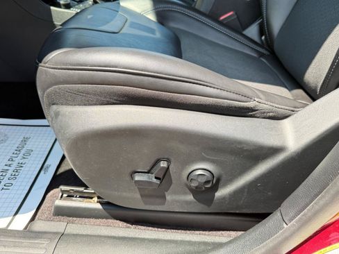 Used 2019 Jeep Cherokee Latitude Plus w/ Comfort/Convenience Group AWD/4WD image 15