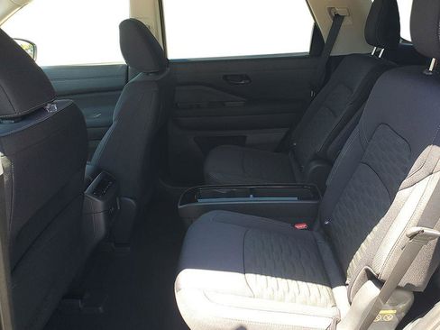 New 2025 Nissan Pathfinder SV w/ SV Premium Package image 31