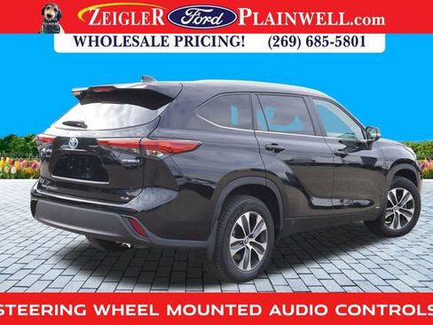 Used 2023 Toyota Highlander XLE image 5