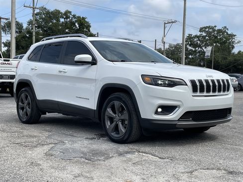 Used 2019 Jeep Cherokee Limited w/ Trailer Tow Group AWD/4WD image 11