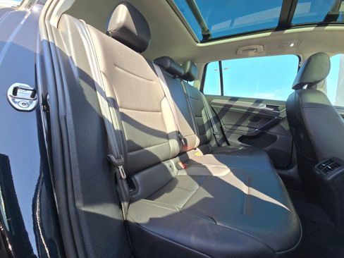 Used 2017 Volkswagen Golf Alltrack S image 15