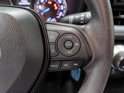 Used 2022 Toyota RAV4 LE image 23