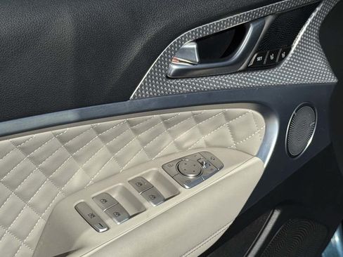 Used 2022 Genesis G70 3.3T RWD image 31
