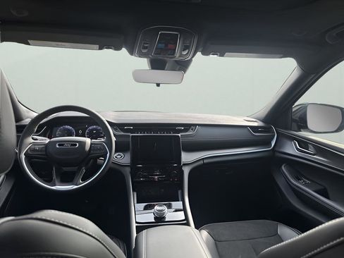 New 2025 Jeep Grand Cherokee Altitude image 22