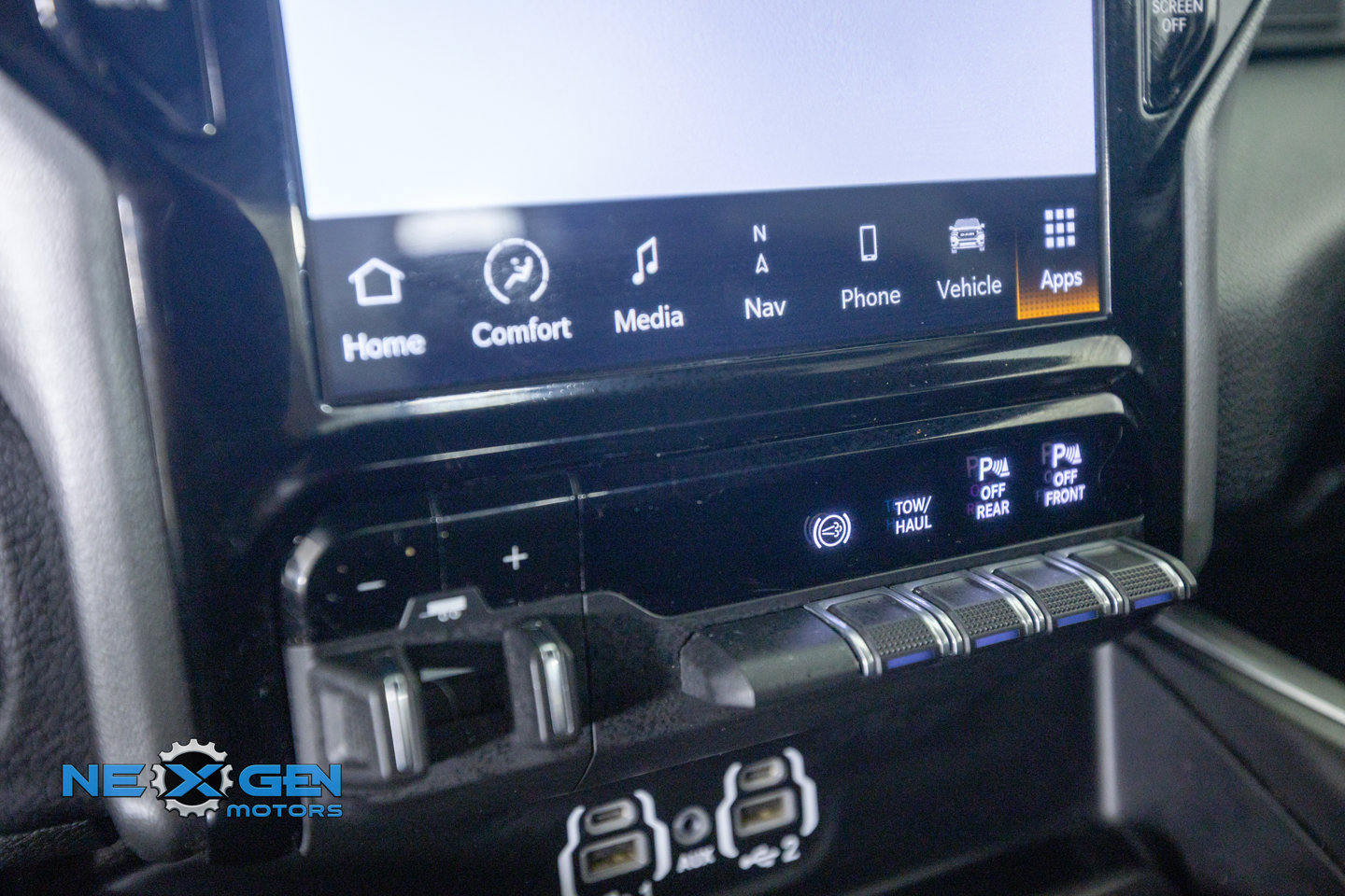 Used 2024 RAM 2500 Big Horn w/ Night Edition AWD/4WD image 24