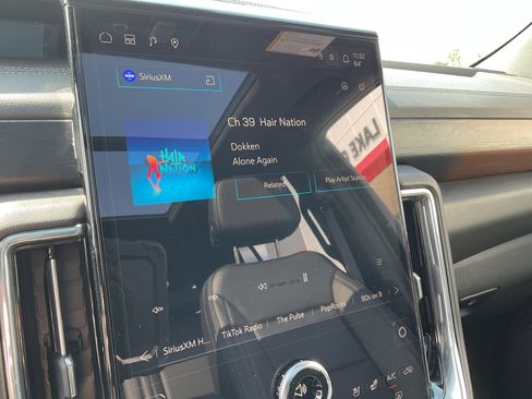 Used 2025 GMC Yukon Denali w/ Sun & Power Step Package AWD/4WD image 31