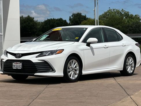 Used 2024 Toyota Camry LE w/ Convenience Package FWD image 8