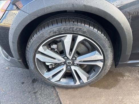 Certified 2024 Volvo V60 B5 Cross Country Plus w/ Protection Package Premier image 11