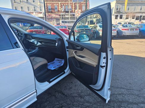 Used 2020 Audi Q7 3.0T Premium image 11