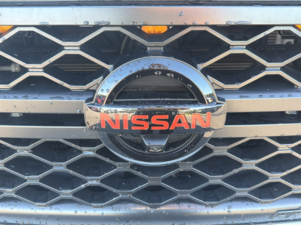 Used 2021 Nissan Titan PRO-4X w/ Pro-4x Convenience Package AWD/4WD image 15