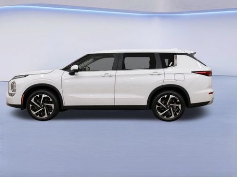 Used 2024 Mitsubishi Outlander SE Black Edition FWD image 4