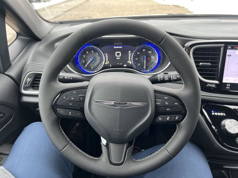 New 2026 Chrysler Pacifica Select w/ S Appearance Package image 19