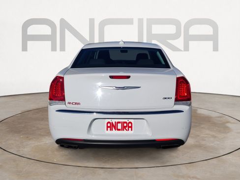 Used 2020 Chrysler 300 Touring image 9