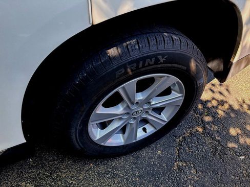 Used 2012 Toyota Highlander 4WD w/ Tech Pkg image 32