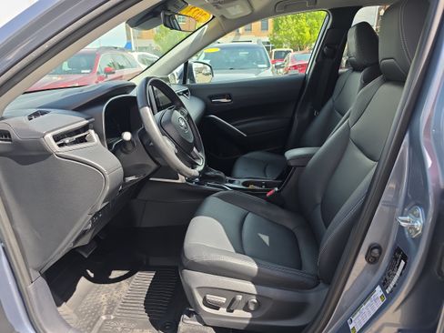 Used 2023 Toyota Corolla Cross XLE AWD/4WD image 2