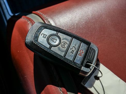 Used 2022 Ford F250 Platinum w/ FX4 Off-Road Package image 33