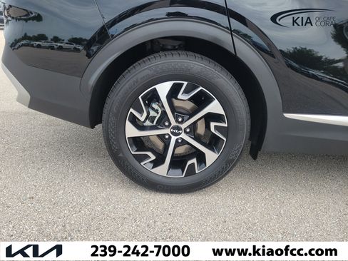 Certified 2025 Kia Sportage EX w/ Premium Package FWD image 9