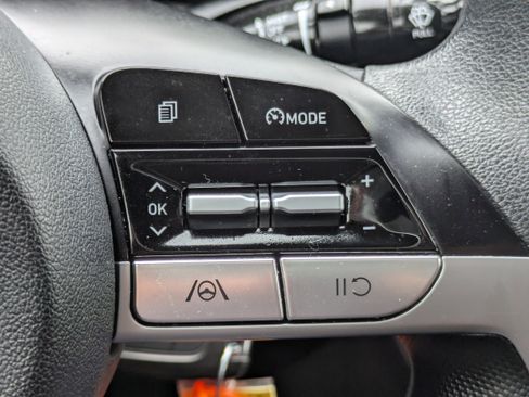 Used 2023 Hyundai Elantra SE FWD image 15