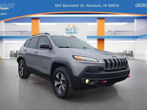 Used 2017 Jeep Cherokee Trailhawk image 2