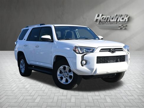 Used 2020 Toyota 4Runner SR5 image 2