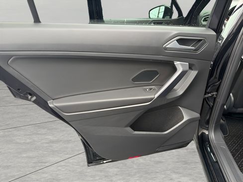 Used 2021 Volkswagen Tiguan SE R-Line image 28