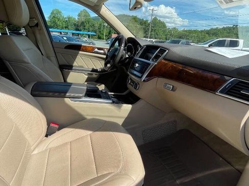 Used 2016 Mercedes-Benz GL 550 4MATIC image 15