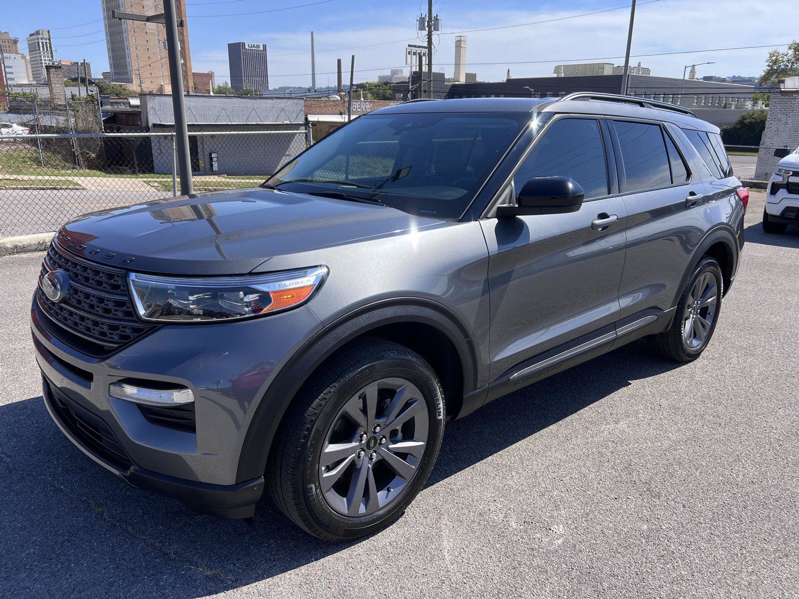 Used 2023 Ford Explorer XLT w/ Equipment Group 202A AWD/4WD image 3