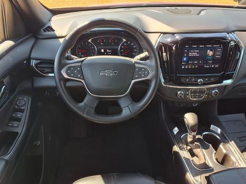 Used 2023 Chevrolet Traverse RS FWD image 3