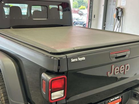 Used 2022 Jeep Gladiator Rubicon AWD/4WD image 13