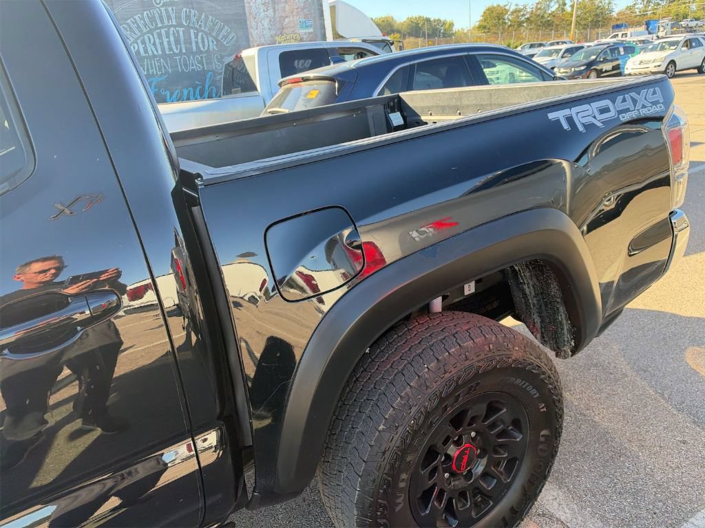 Used 2021 Toyota Tacoma TRD Off-Road AWD/4WD image 10