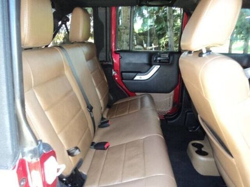 Used 2012 Jeep Wrangler Unlimited Sahara w/ Connectivity Group image 10