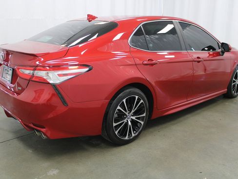 Used 2020 Toyota Camry SE image 5