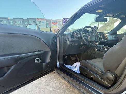 Used 2015 Dodge Challenger SXT image 14