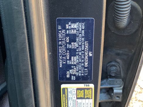 Used 2025 Kia Soul LX w/ LX Technology Package image 10