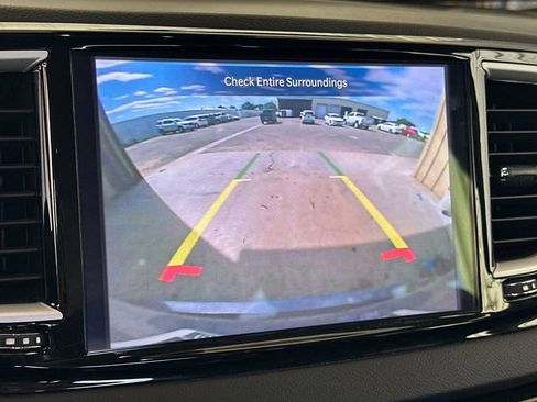Used 2023 Chrysler Pacifica Touring-L FWD image 20