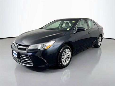 Used 2017 Toyota Camry LE image 2