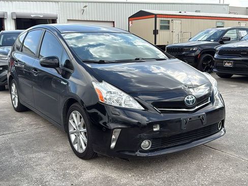 Used 2014 Toyota Prius V Five image 2
