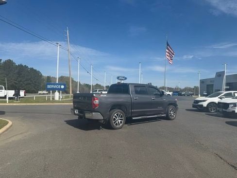 Used 2018 Toyota Tundra SR5 w/ SR5 Upgrade Package image 6