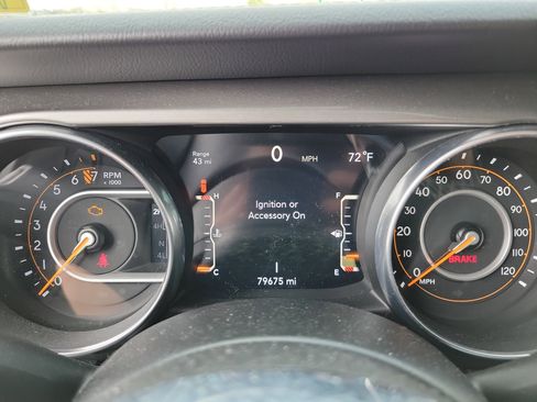 Used 2018 Jeep Wrangler Unlimited Sahara image 17