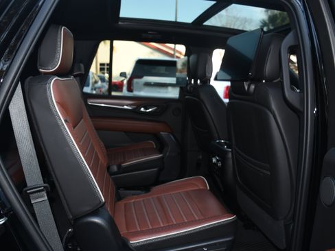Used 2023 GMC Yukon Denali Ultimate image 21