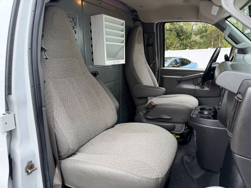 Used 2020 Chevrolet Express 2500 w/ Enhanced Convenience Package image 34